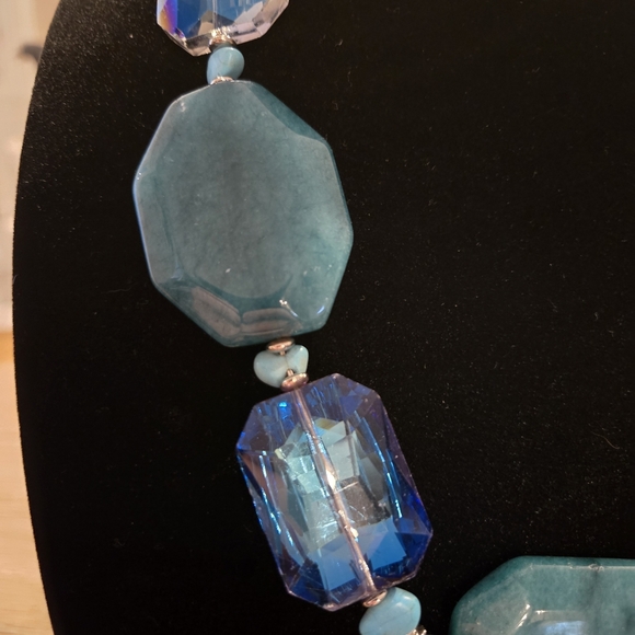 Elegant Blue and Turquoise Statement Necklace - Picture 3 of 4